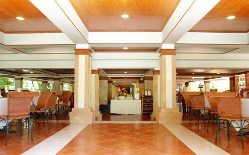 Nana-Hotel-Entrance-pathway